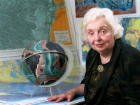 Marie Tharp plasmó los oceanos en un mapa.